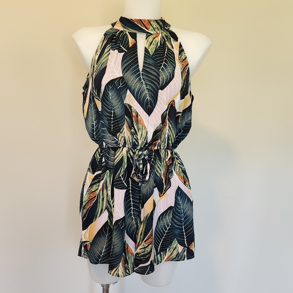NWOT tie back halter romper
